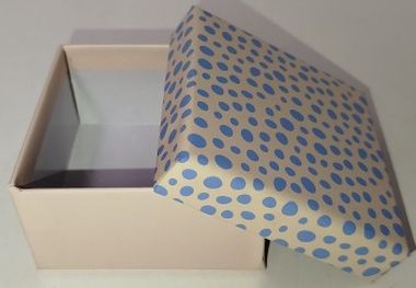 - Geschenkartikel Allgemein - Geschenkschachteln - Kartonage Beige mit Punkten