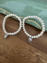 Armband aus Glas 8 mm mit Charm silber